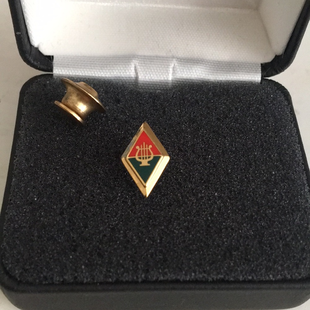 axo lyre pin